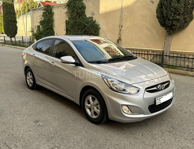 Hyundai Accent-2