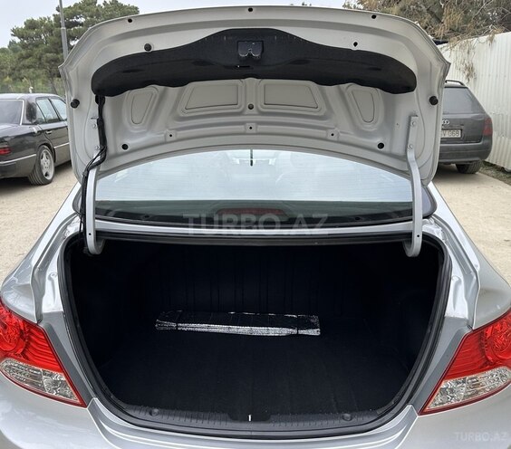 Hyundai Accent-14