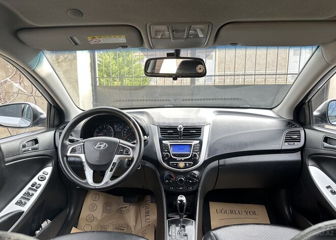 Hyundai Accent-10