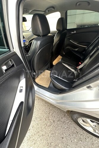 Hyundai Accent-13