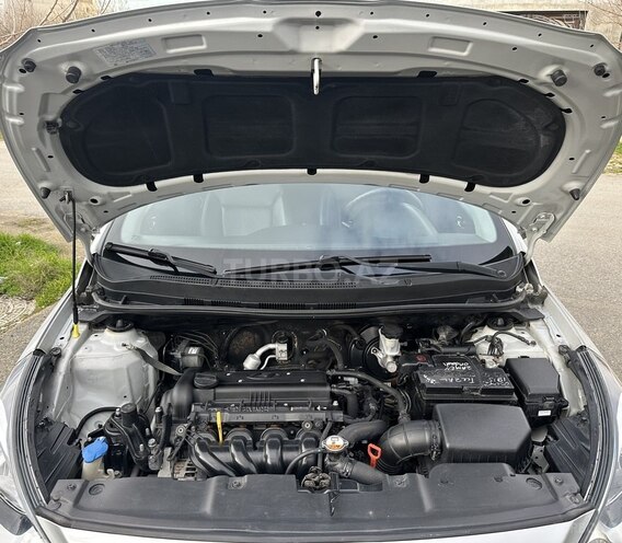 Hyundai Accent-15
