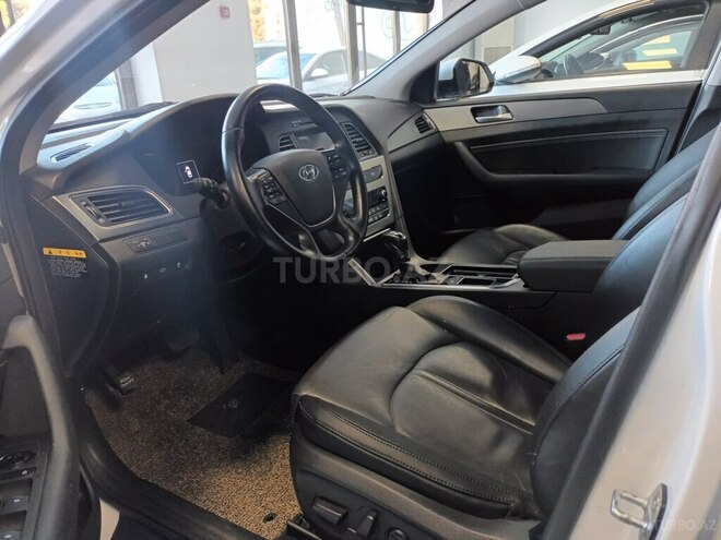 Hyundai Sonata-11