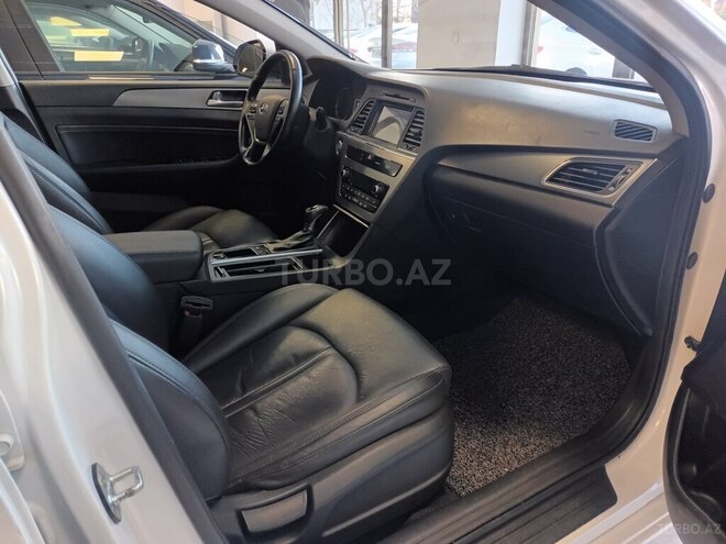Hyundai Sonata-12