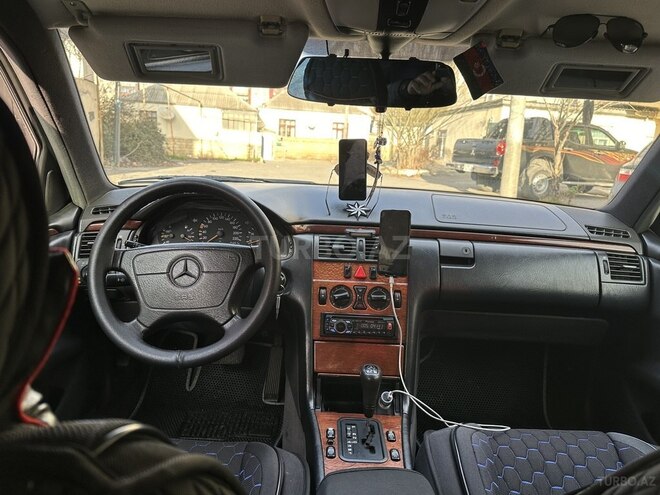 Mercedes E 230 1997, 228,000 km - 2.3 l - Bakı