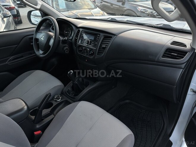 Mitsubishi L200-14