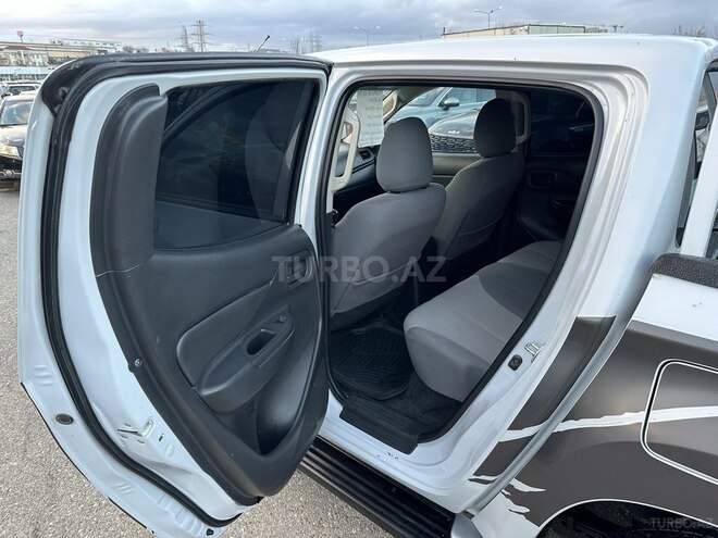 Mitsubishi L200-17