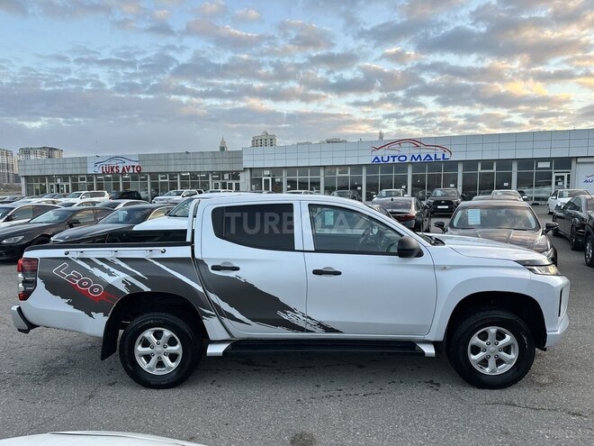 Mitsubishi L200-4