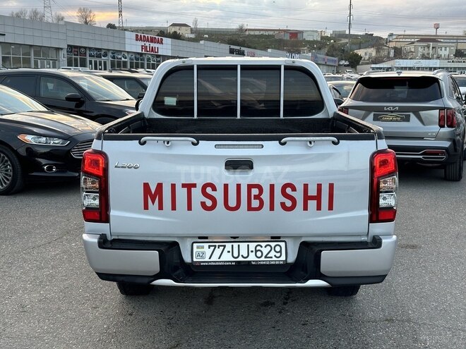 Mitsubishi L200-8