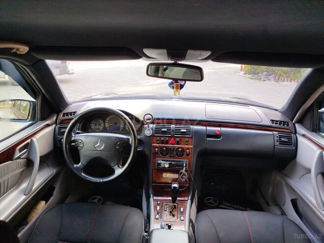 Mercedes E 240 1999, 933,530 km - 2.4 l - Masallı