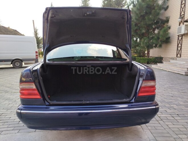 Mercedes E 240 1999, 933,530 km - 2.4 l - Masallı