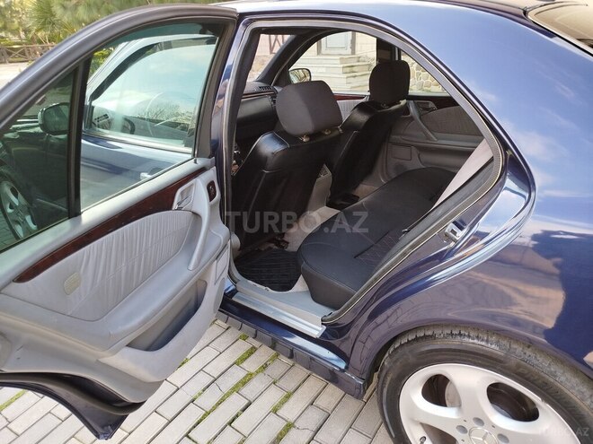 Mercedes E 240 1999, 933,530 km - 2.4 l - Masallı