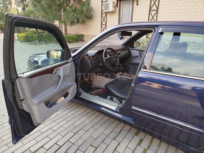 Mercedes E 240 1999, 933,530 km - 2.4 l - Masallı