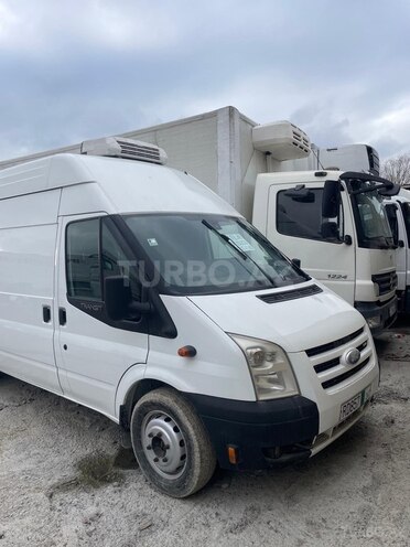 Ford Transit-4
