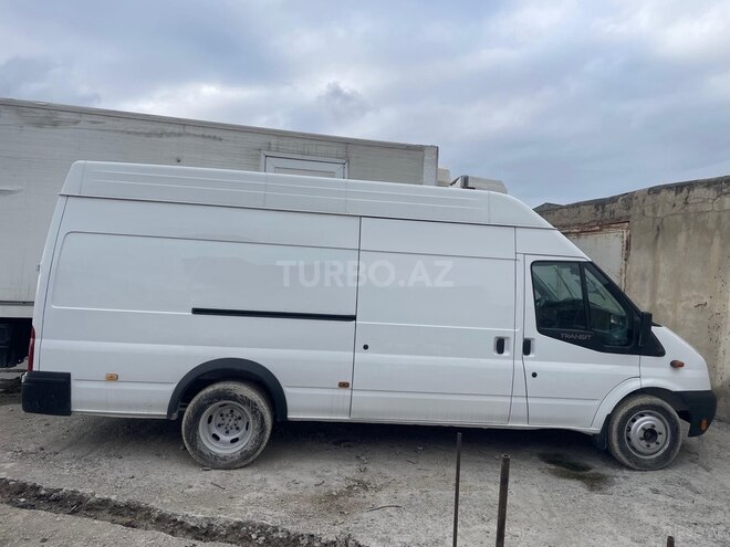 Ford Transit-10