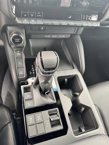 Toyota Land Cruiser Prado-19