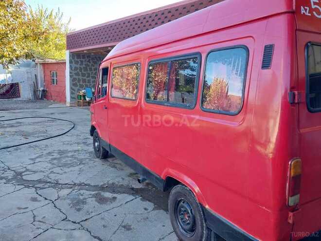 Mercedes 208 D 1992, 876,763 km - 2.3 л - Sabirabad
