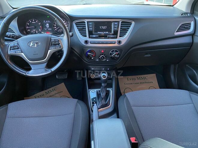 Hyundai Accent-7