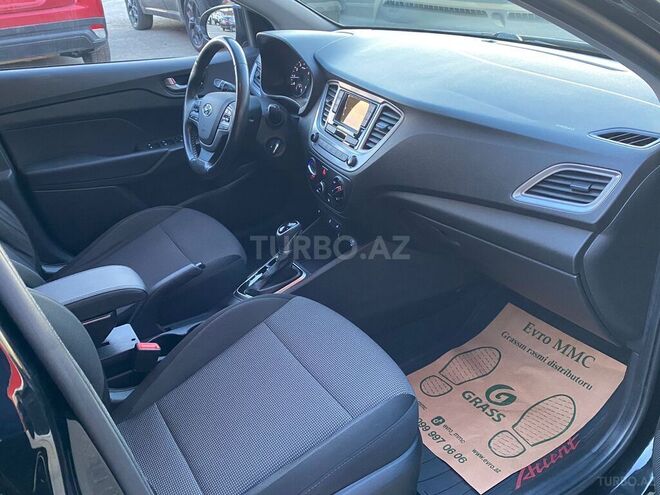 Hyundai Accent-9