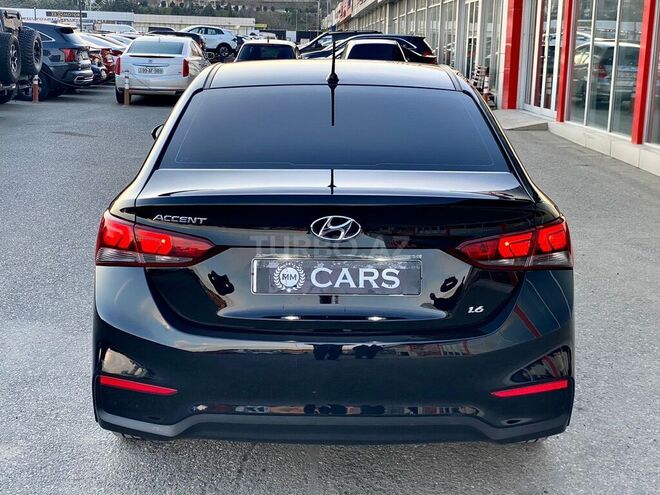 Hyundai Accent-4