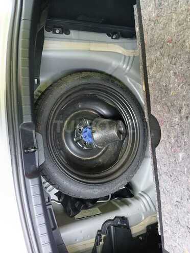Toyota Vitz 2014, 32,000 km - 1.3 l - Quba