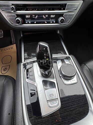 BMW 740-16
