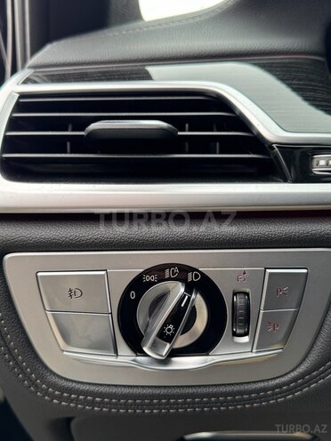 BMW 740-17