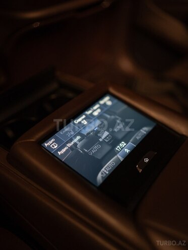 Lexus LS 350-17