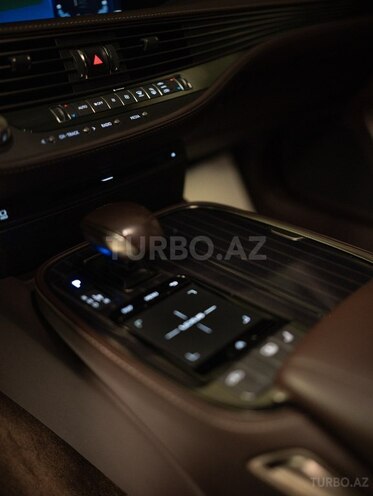 Lexus LS 350-12