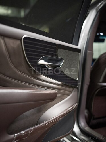 Lexus LS 350-19