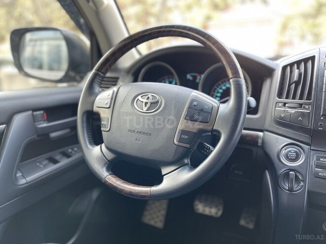 Toyota Land Cruiser-10
