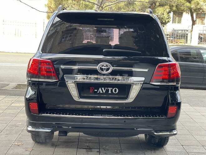 Toyota Land Cruiser-13