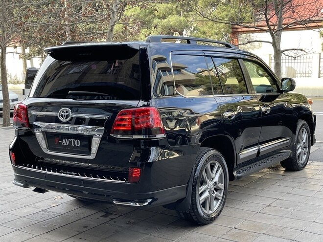 Toyota Land Cruiser-11