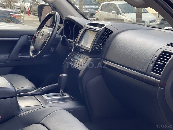 Toyota Land Cruiser-6
