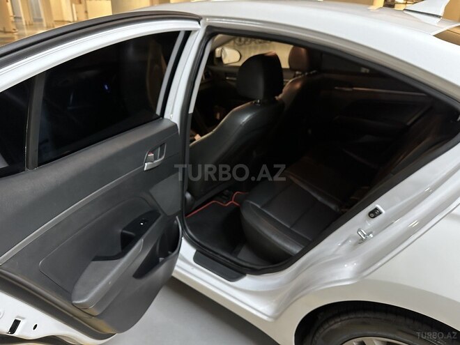 Hyundai Avante 2015, 198,000 km - 1.6 л - Bakı