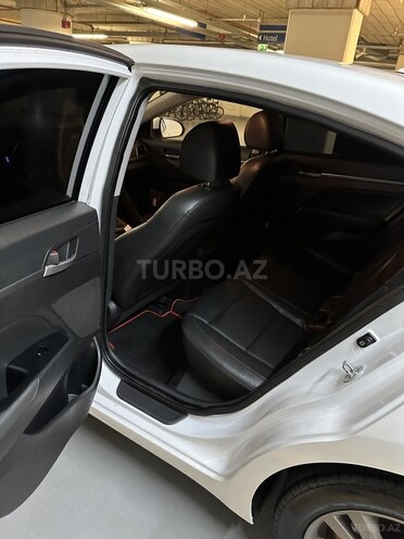 Hyundai Avante 2015, 198,000 km - 1.6 л - Bakı