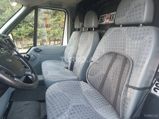 Ford Transit-10