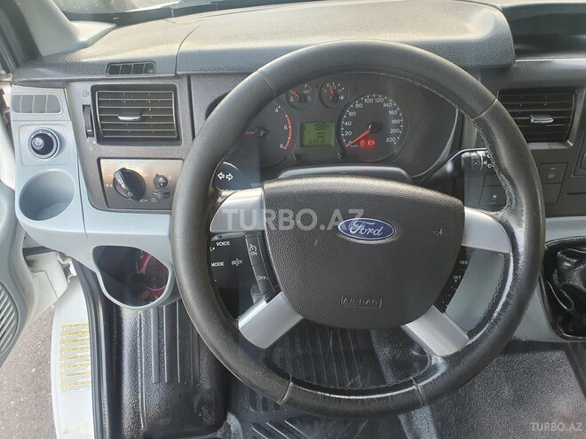 Ford Transit-11