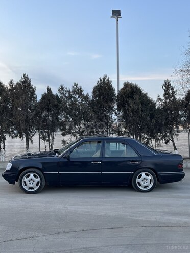 Mercedes E 220 1994, 300,000 km - 2.2 л - Bakı