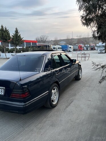Mercedes E 220 1994, 300,000 km - 2.2 л - Bakı