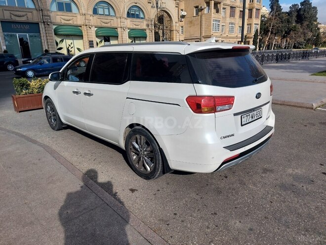 Kia Carnival-4