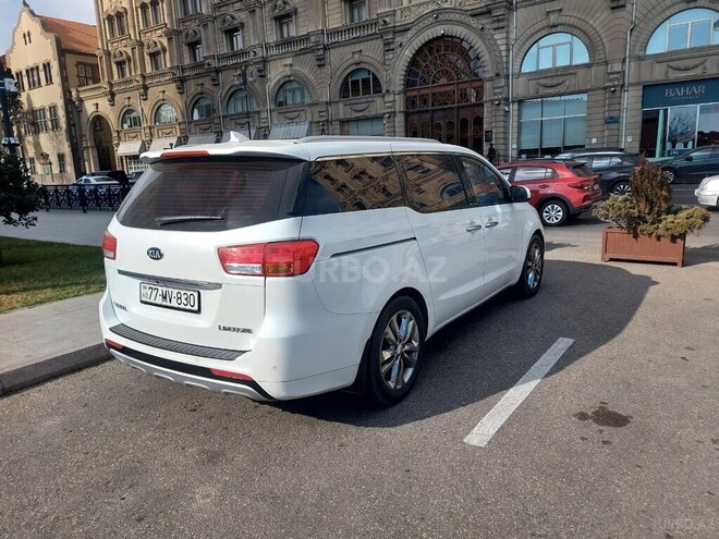 Kia Carnival-5