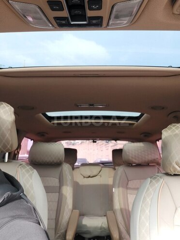 Kia Carnival-8