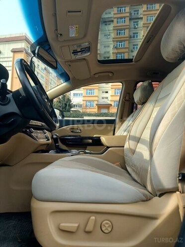 Kia Carnival-10