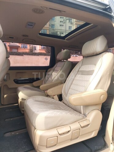 Kia Carnival-11