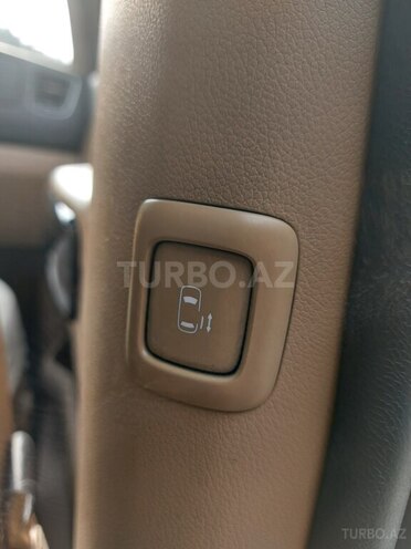Kia Carnival-12