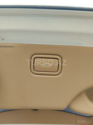 Kia Carnival-13