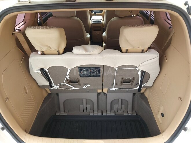 Kia Carnival-14