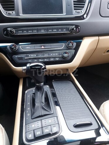 Kia Carnival-17