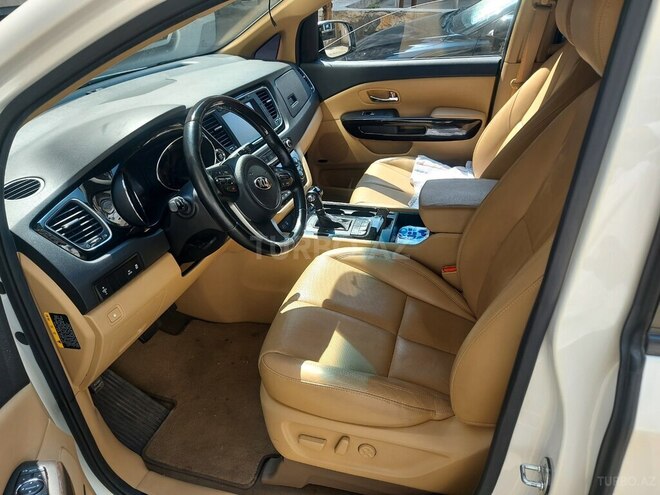 Kia Carnival-21