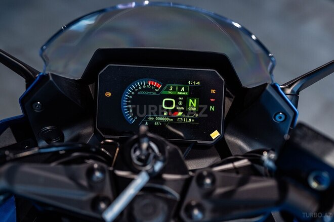 Suzuki GSX-8R-7